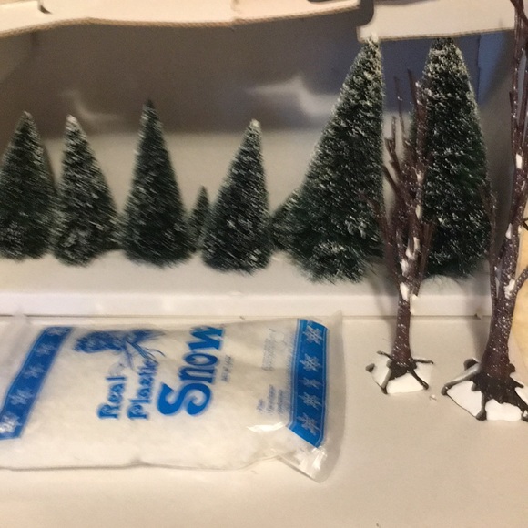 💙Dept 56 village landscaping - Picture 1 of 5